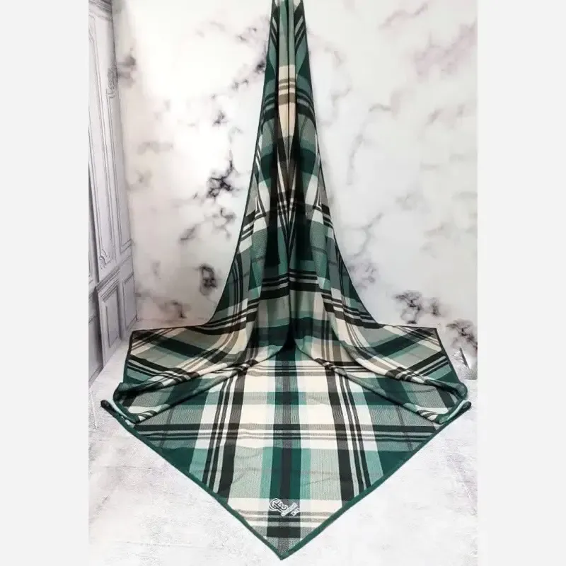 روسری نخی کاستوم طرح مونا چهارخونه قواره بزرگ 140 سانتیمتر دور چرخ دوز